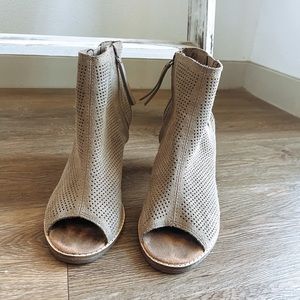 TOMS • Majorca • Size 7.5